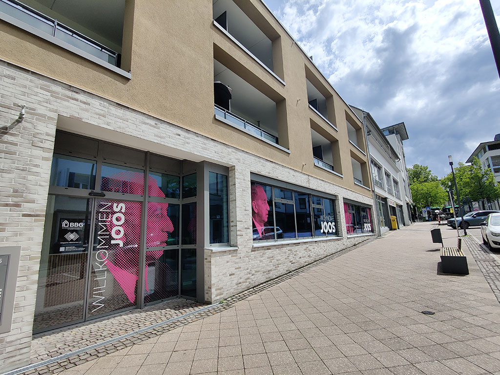Eingangsbereich des Wohncafés Joos in der Kornwestheimer Güterbahnhofstraße 