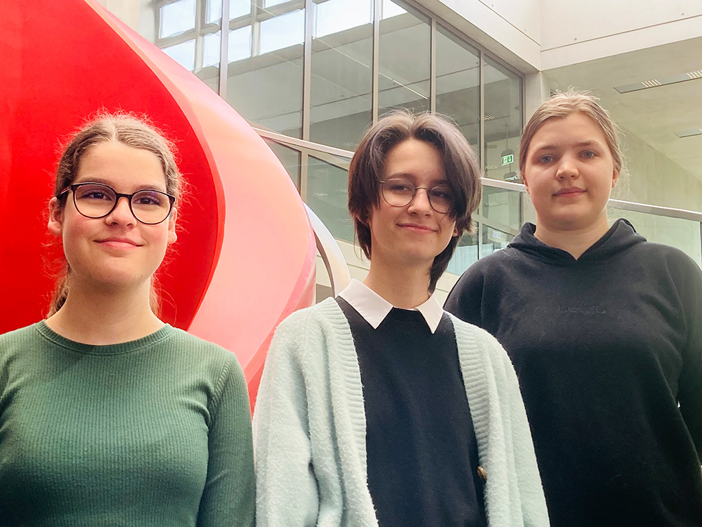 Foto der Schülerinnen Alina, Michelle und Clarissa (von links nach rechts) vom Ernst-Sigle-Gymnasium