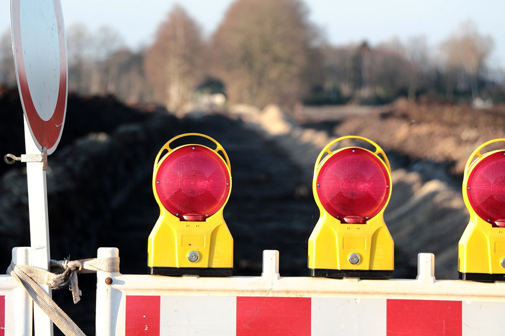 Straßenabsperrung einer Baustelle